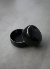 小箱　蓋物　黒肌　/ Akari Sato