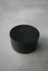 小箱　蓋物　黒肌　/ Akari Sato