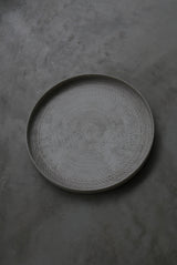 plate rim scratch gray