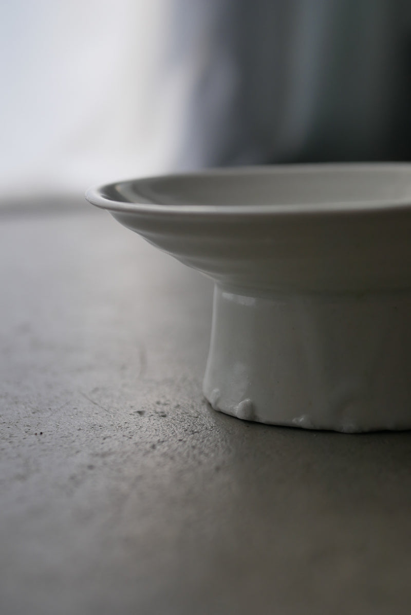 白瓷台皿　/ タナカシゲオ　