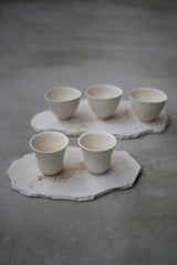 敷板　菓子皿　L　白化粧土　楢灰　　/  Kanako Yoshida