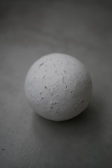 white soil ball  白化粧　陶土　球体　/ Testuya Hioki    Japanese  soil  Art