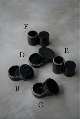 小箱　蓋物　黒肌　/ Akari Sato