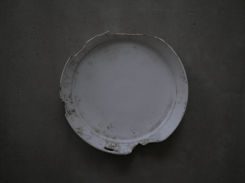 白磁　scrach &flow dish/ Takahiro Yahagi