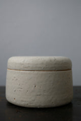 石肌　陶箱　/ Akari Sato