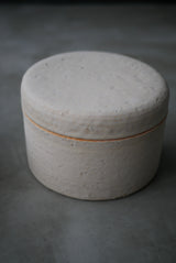 石肌　陶箱　/ Akari Sato