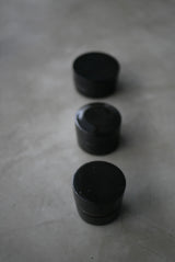 小箱　蓋物　黒肌　/ Akari Sato