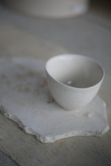 茶杯S 内側セミマット　Bone  White 半磁器　基本フォーマット/  Kanako Yoshida