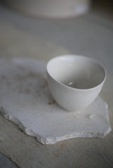 敷板　菓子皿　L　白化粧土　楢灰　　/  Kanako Yoshida