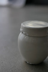 白瓷茶入れ　長石高台　小　/ タナカシゲオ