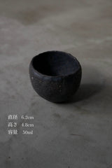 ぐい呑み　酒器　黒釉薬　陶器　/ Yaku Murakami  村上躍