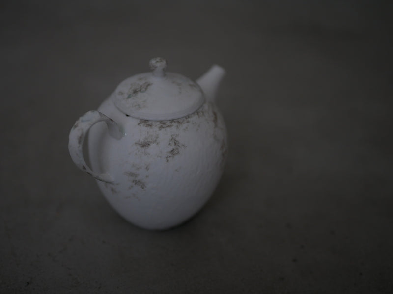 白磁　scrach tea pot 3/ Takahiro Yahagi