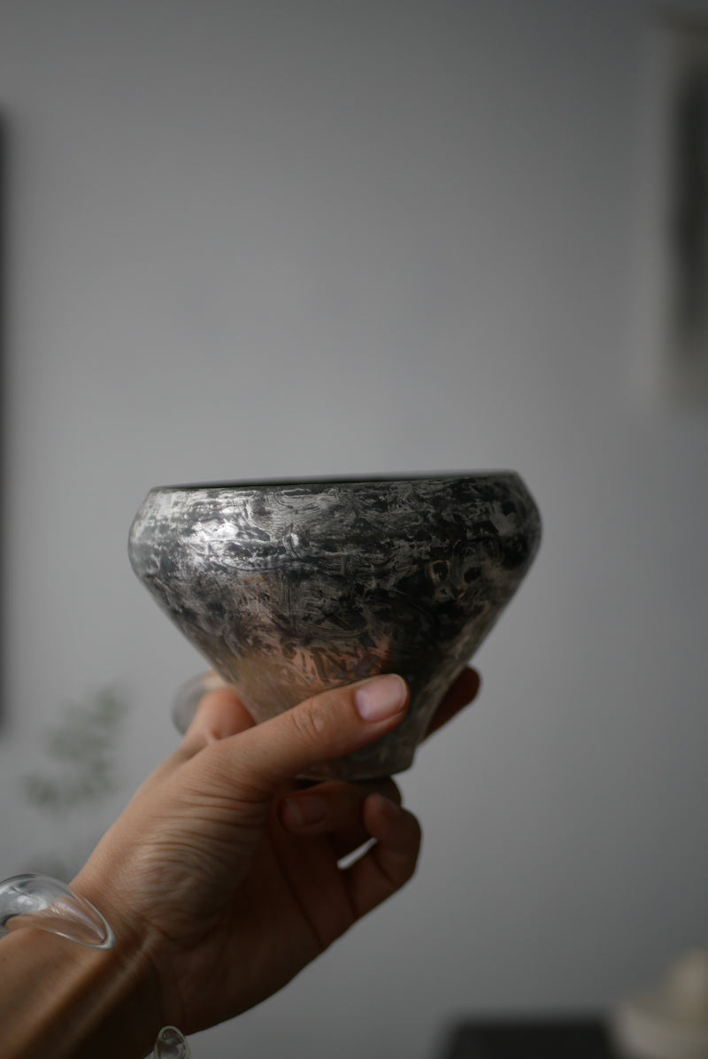 煙銀彩　墨黒　高台碗  /菊地　亨
