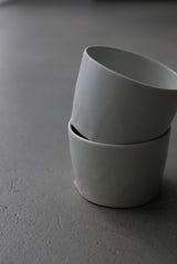 白瓷長石高台　猪口　/ タナカシゲオ