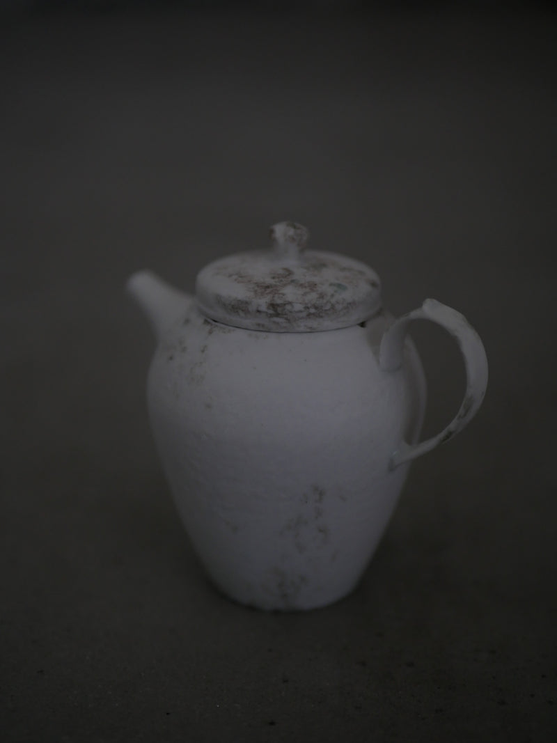 白磁　scrach tea pot 2/ Takahiro Yahagi