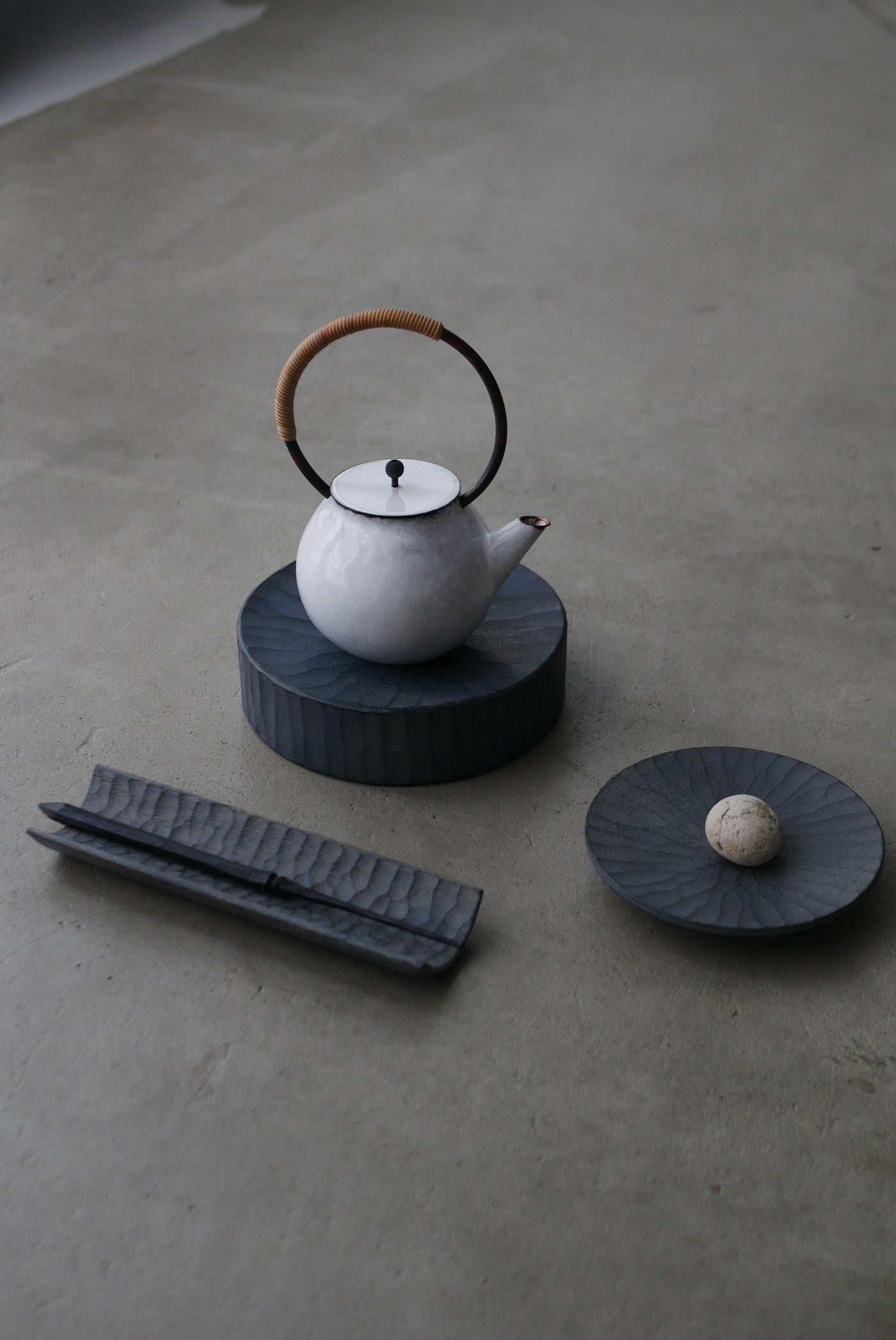 霞漆 台皿 M / 吉田欣司 木工 拭き漆 – MOUSEION