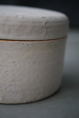 石肌　陶箱　/ Akari Sato