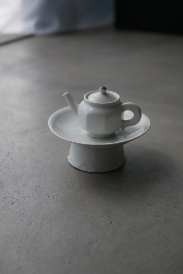 白瓷台皿　/ タナカシゲオ　