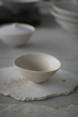 敷板　菓子皿　L　白化粧土　楢灰　　/  Kanako Yoshida