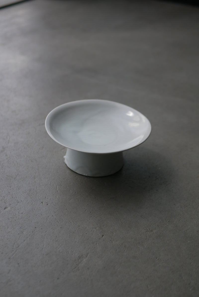 白瓷台皿　/ タナカシゲオ　