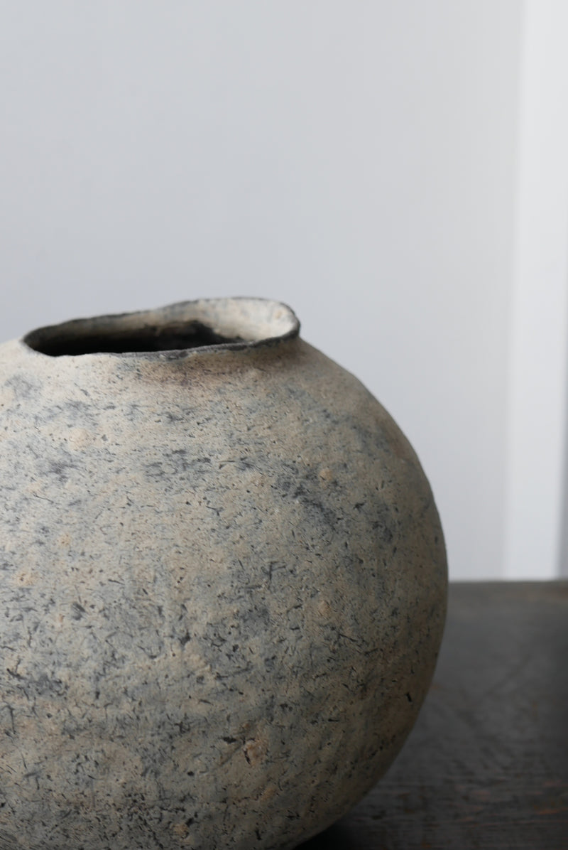 For Ms.Linda  Moon Jar & silver stone dish