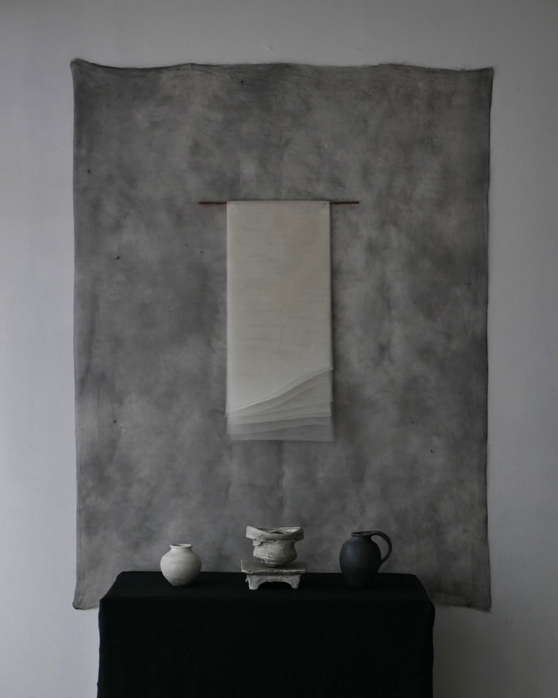 専用 / 布掛け軸　　曲線の重ね　白  中