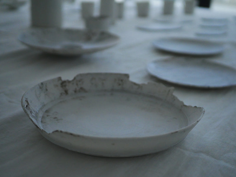 白磁　scrach &flow dish/ Takahiro Yahagi