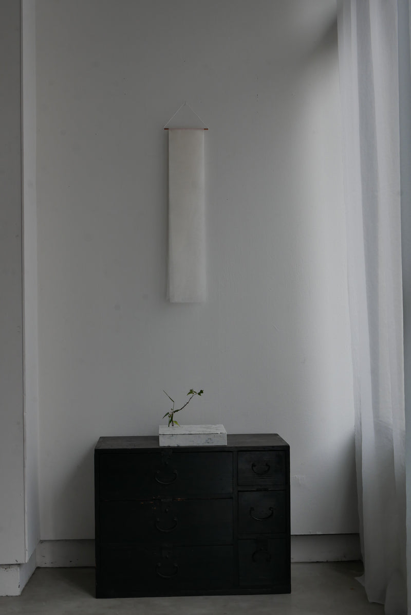 専用 / 布掛け軸　　曲線の重ね　白 / 黒