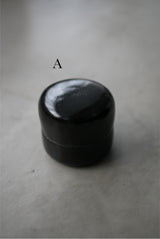 小箱　蓋物　黒肌　/ Akari Sato