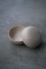 小箱　蓋物　石肌　/ Akari Sato