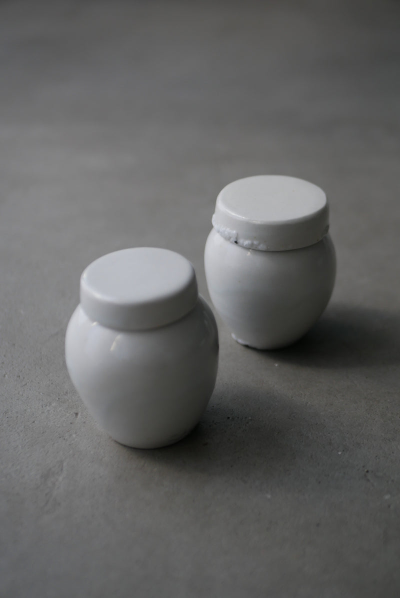 白瓷茶入れ　長石高台　小　/ タナカシゲオ