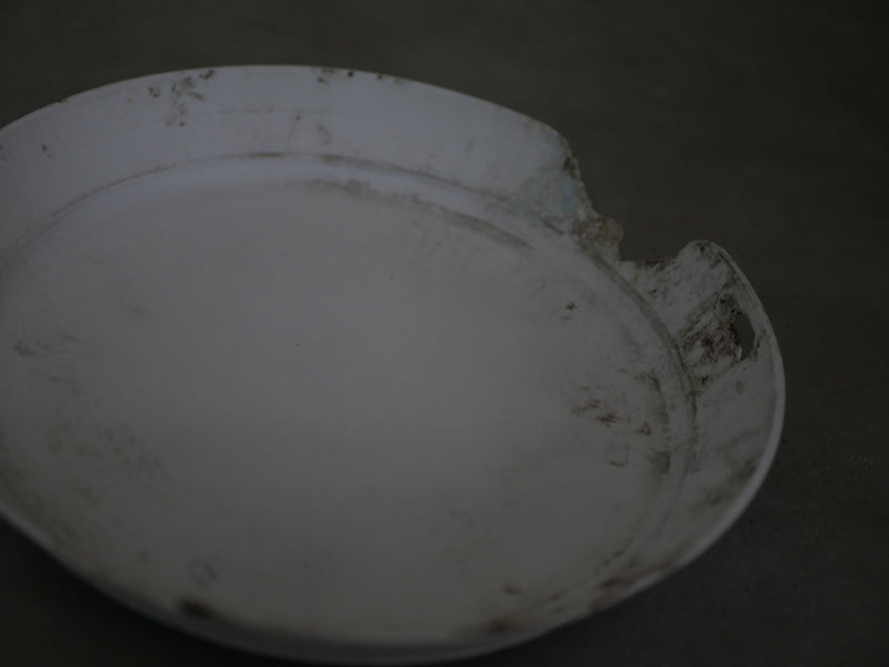 白磁　scrach &flow dish/ Takahiro Yahagi