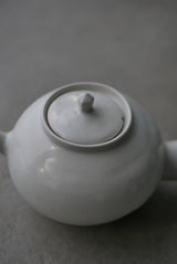 白瓷棒手茶壺　/ タナカシゲオ