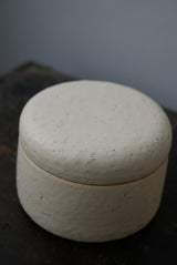 石肌　陶箱　/ Akari Sato