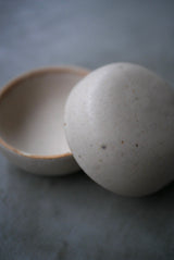 小箱　蓋物　石肌　/ Akari Sato