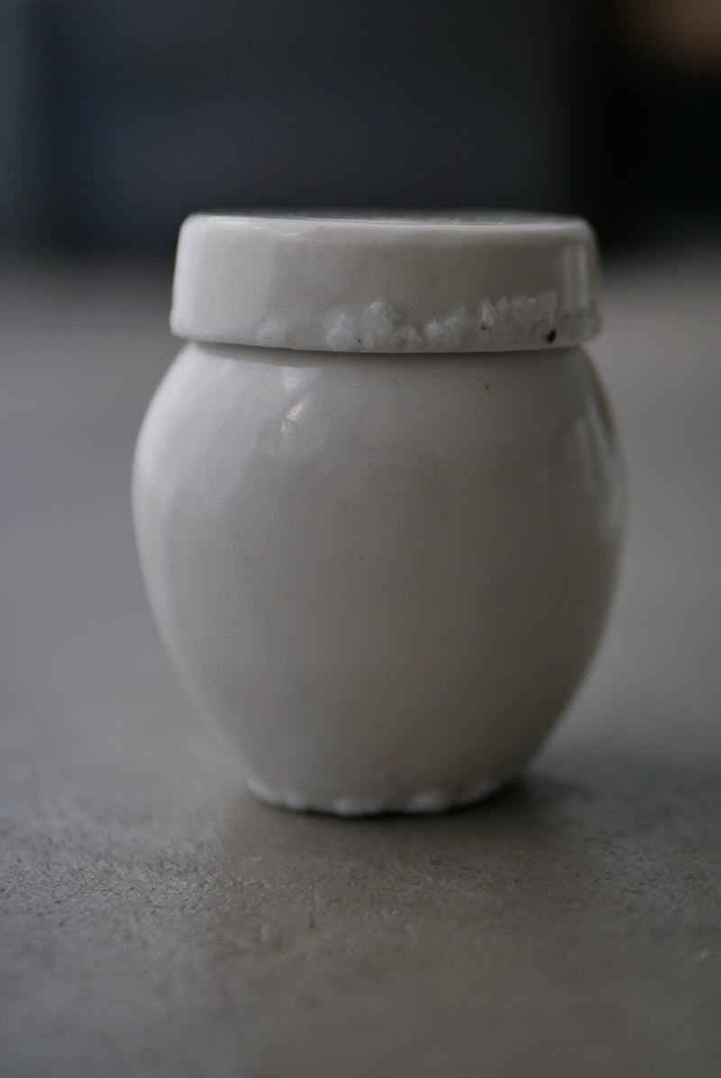 白瓷茶入れ　長石高台　小　/ タナカシゲオ