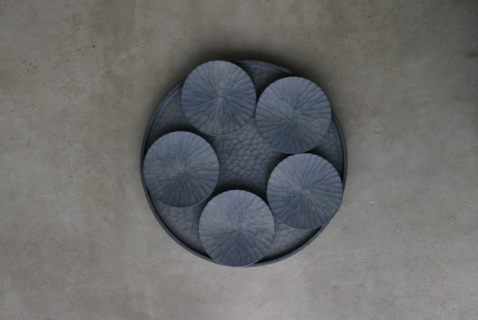 霞漆 丸盆 33cm / 吉田欣司 木工 拭き漆 – MOUSEION