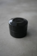 小箱　蓋物　黒肌　/ Akari Sato