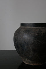 ウクライナ炭化壺  /  Japanese Antiques