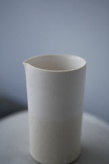 White Veil  釉かけ分け　片口　/ Akari Sato 石肌