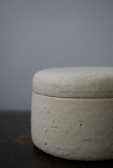 石肌　陶箱　/ Akari Sato