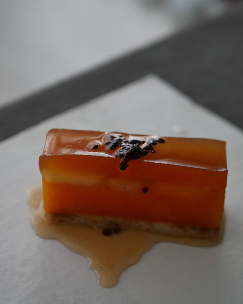 白磁　角皿　stone scrach / Takahiro Yahagi