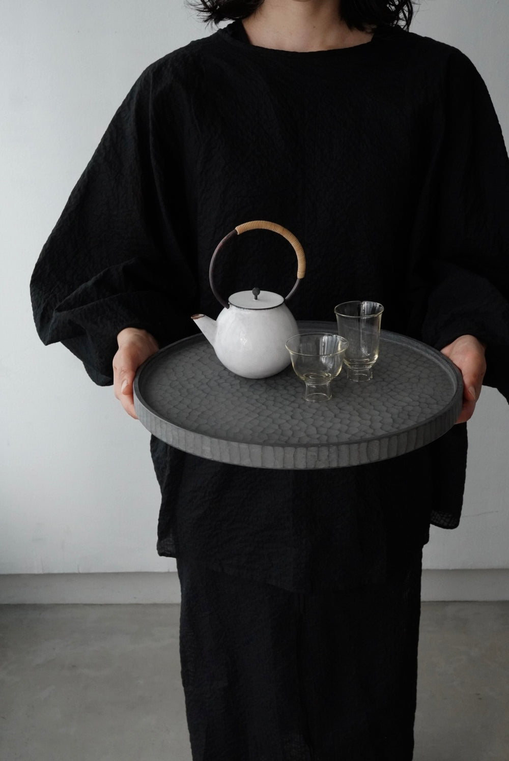 霞漆 丸盆 33cm / 吉田欣司 木工 拭き漆 – MOUSEION