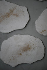 敷板　菓子皿　L　白化粧土　楢灰　　/  Kanako Yoshida