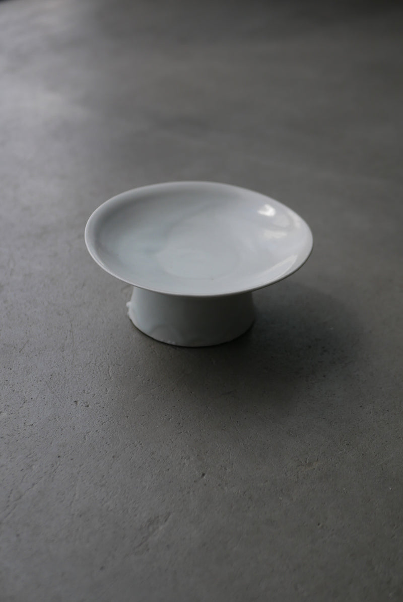 白瓷台皿　/ タナカシゲオ　