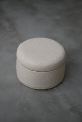 石肌　陶箱　/ Akari Sato