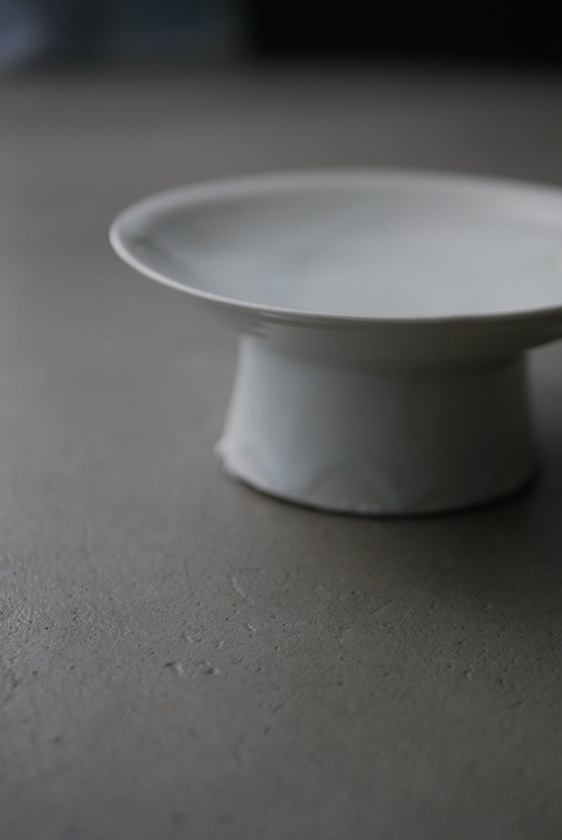 白瓷台皿　/ タナカシゲオ　