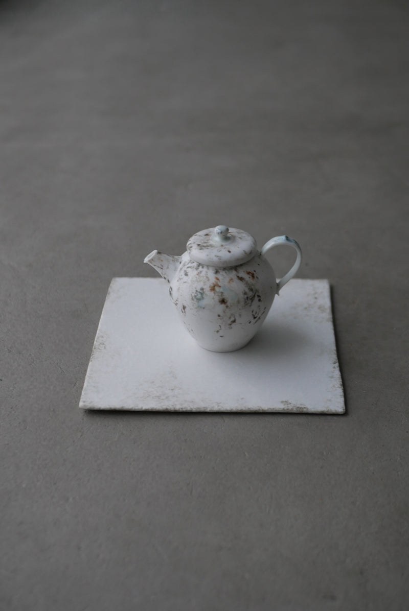 白磁　角皿　stone scrach / Takahiro Yahagi