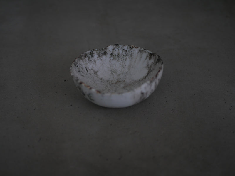 白磁　cray  bowl / Takahiro Yahagi