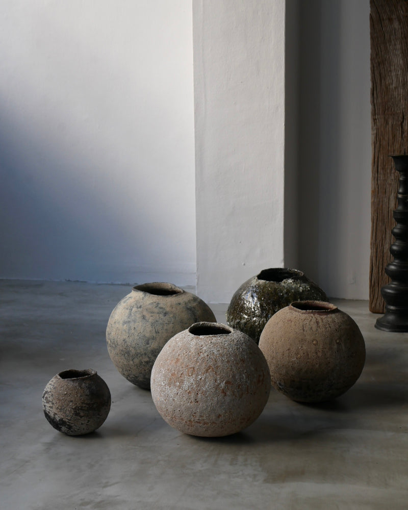 For Ms.Linda  Moon Jar & silver stone dish